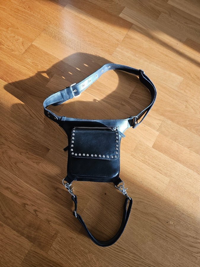 Höftväska/Bikerbag läder med nitar