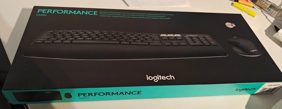 Logitech MK850 Performance. Trådlöst tangentbord och mus paket. Svart. Nytt