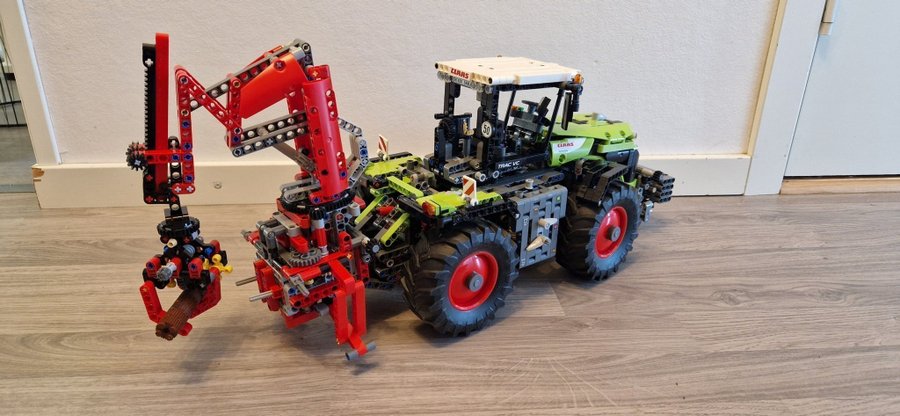 Lego technic 42054 CLAAS XERION 5000 TRAC VC traktor