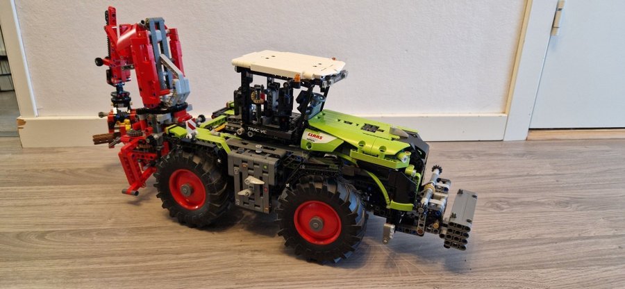 Lego technic 42054 CLAAS XERION 5000 TRAC VC traktor