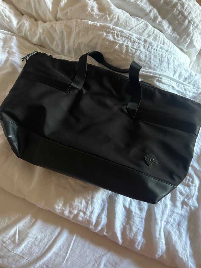 Weekendbag från JLindeberg Väska