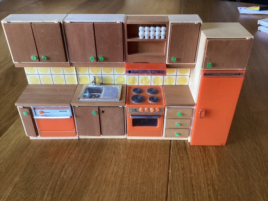 LUNDBY Retro orange kök