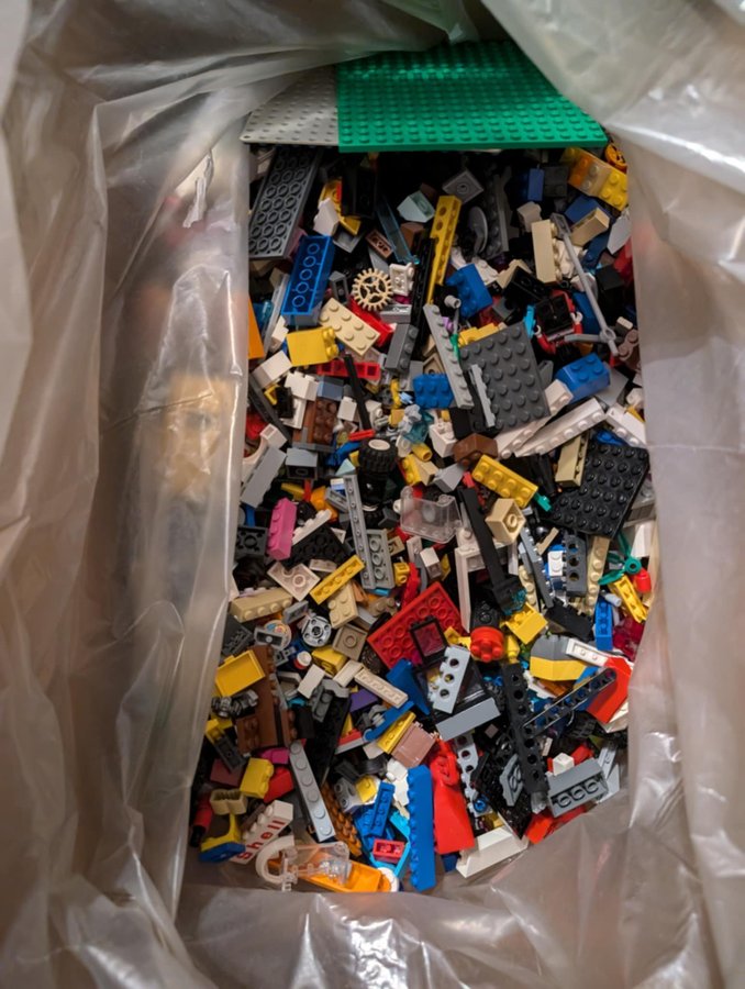 Lego-bitar i påse