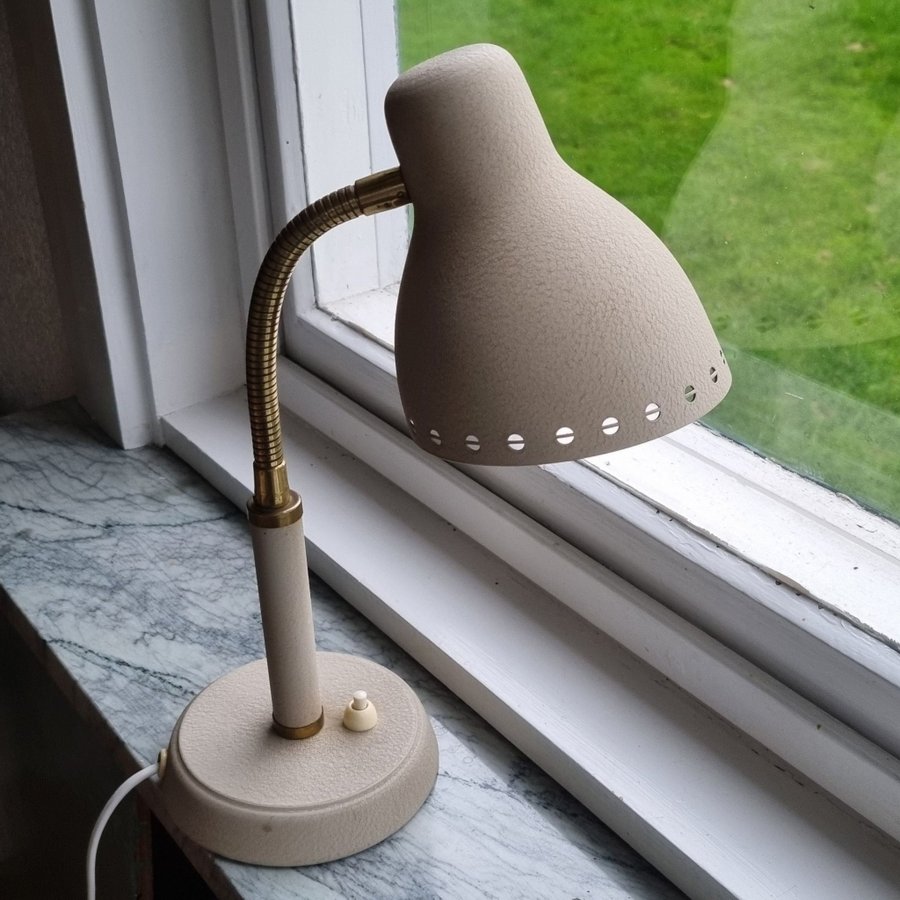 Gemi bordslampa 50-tal skrivbordslampa lamp mässing beige sand swedish modern