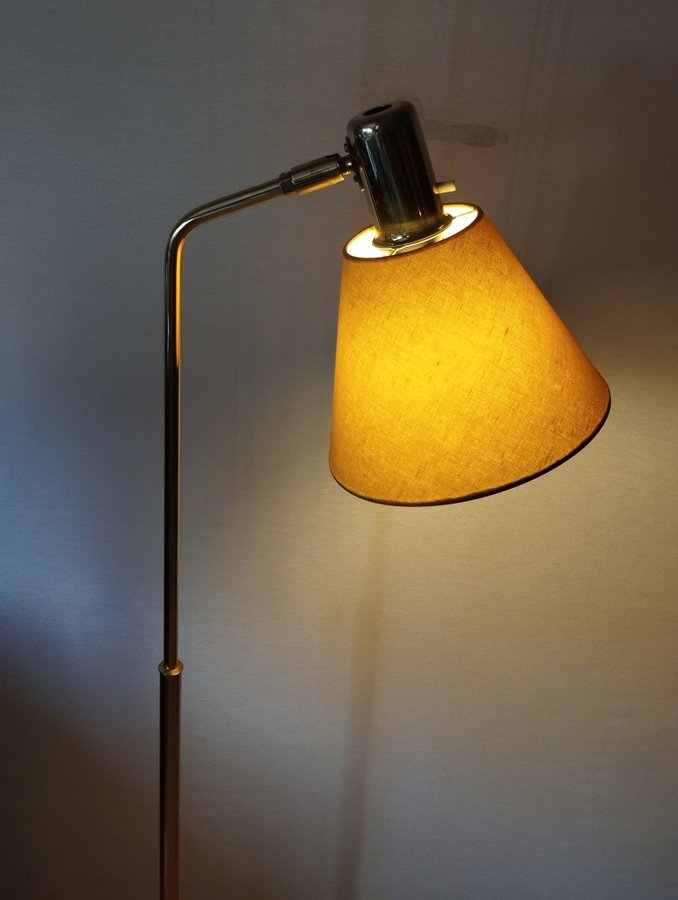 Örsjö golvlampa fin skärm bra ljus och el