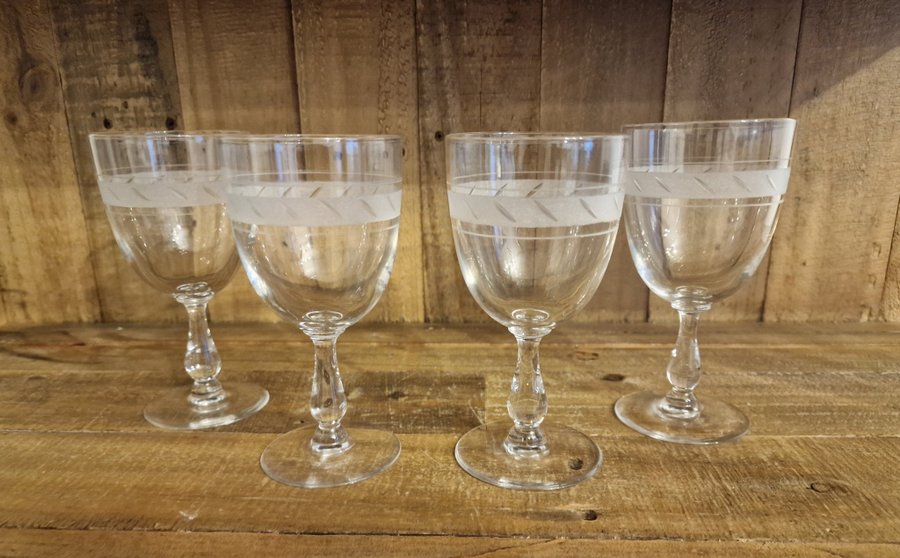 4 st Vin glas vinglas äldre model i vintage design