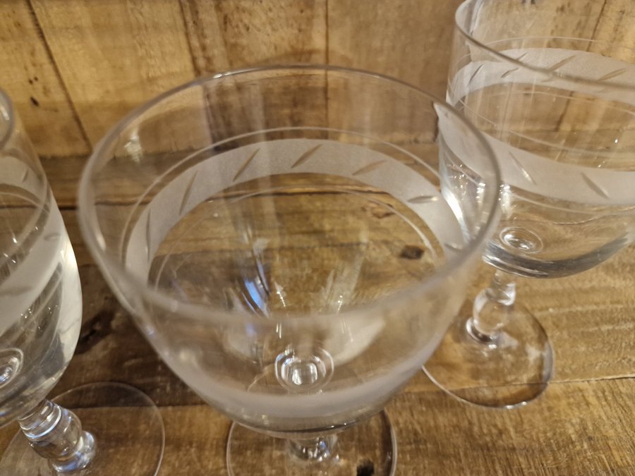 4 st Vin glas vinglas äldre model i vintage design