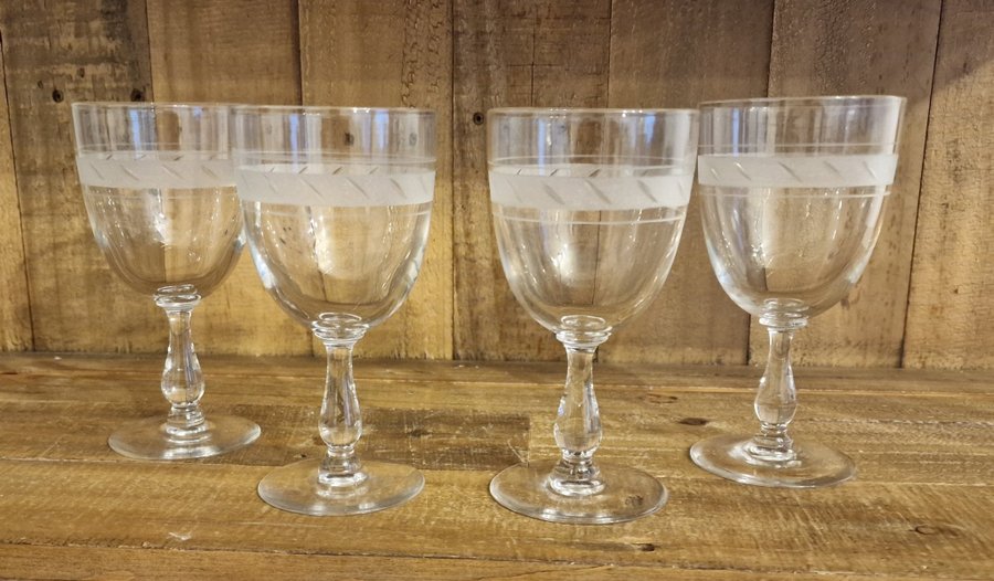 4 st Vin glas vinglas äldre model i vintage design