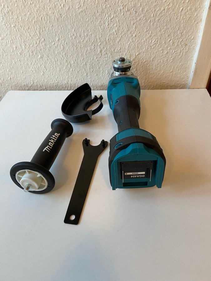 Makita DGA404 Vinkelslip 125mm (utan batterier och laddare )