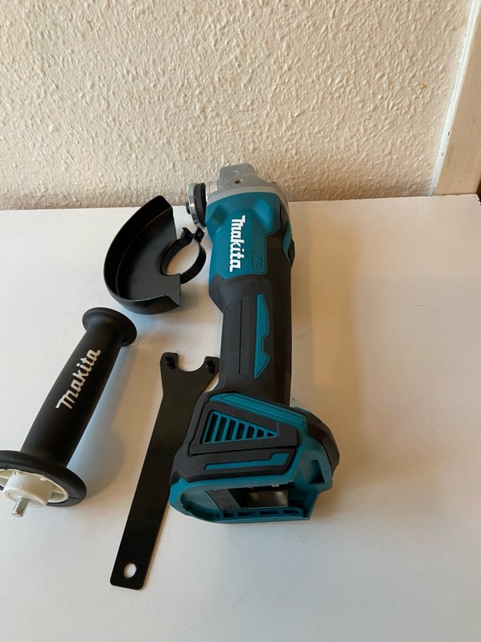 Makita DGA404 Vinkelslip 125mm (utan batterier och laddare )