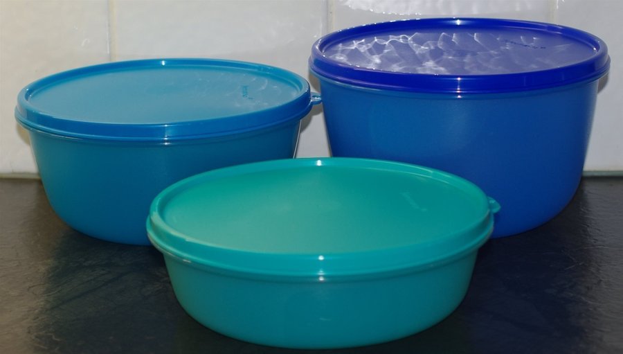 3 NYA Rundletter 1 15 och 2 liter skål skålar Tupperware blå täta lock sallad