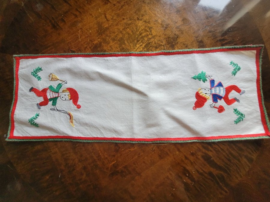 Söt gammal jul duk handbroderad tomtenissar 21×60cm