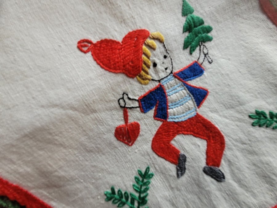 Söt gammal jul duk handbroderad tomtenissar 21×60cm