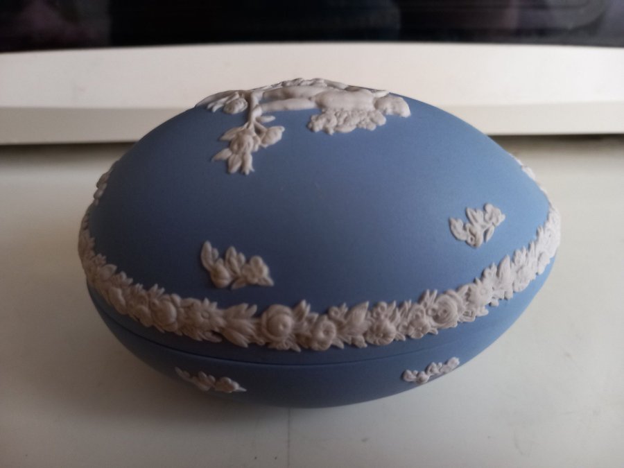 Large Wedgwood Jasperware Egg Shaped Trinket Pot.