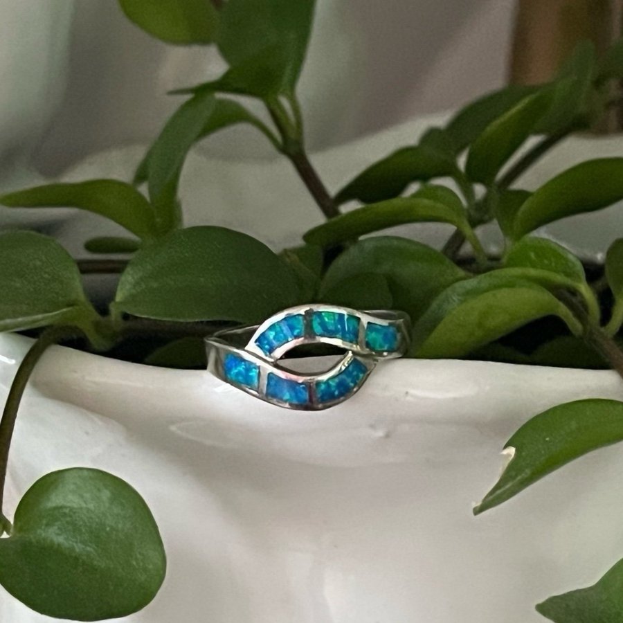 Ring med Opal i äkta silver