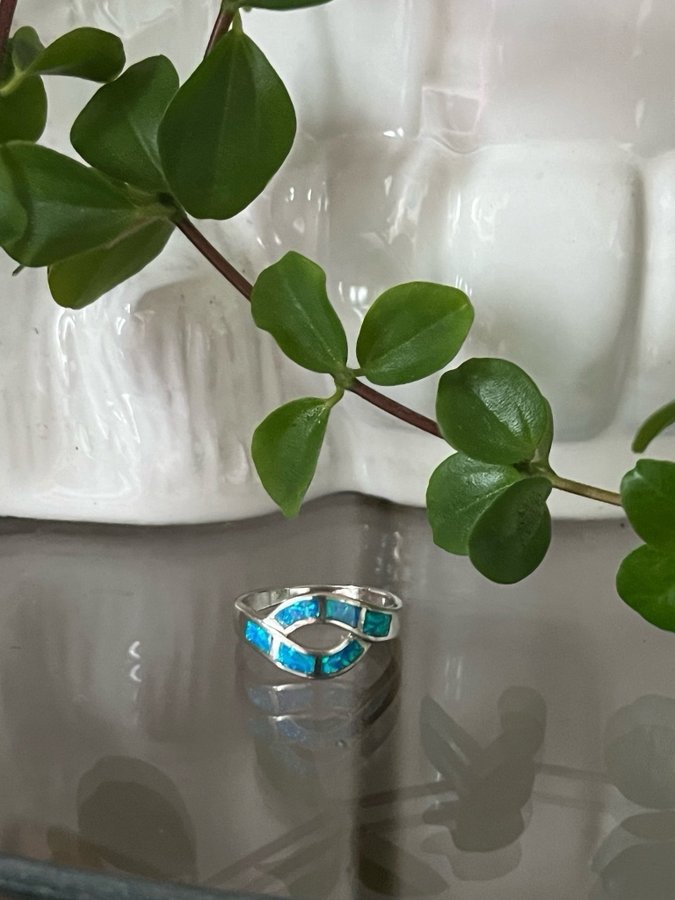 Ring med Opal i äkta silver