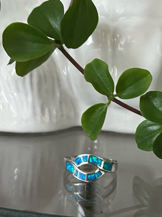 Ring med Opal i äkta silver