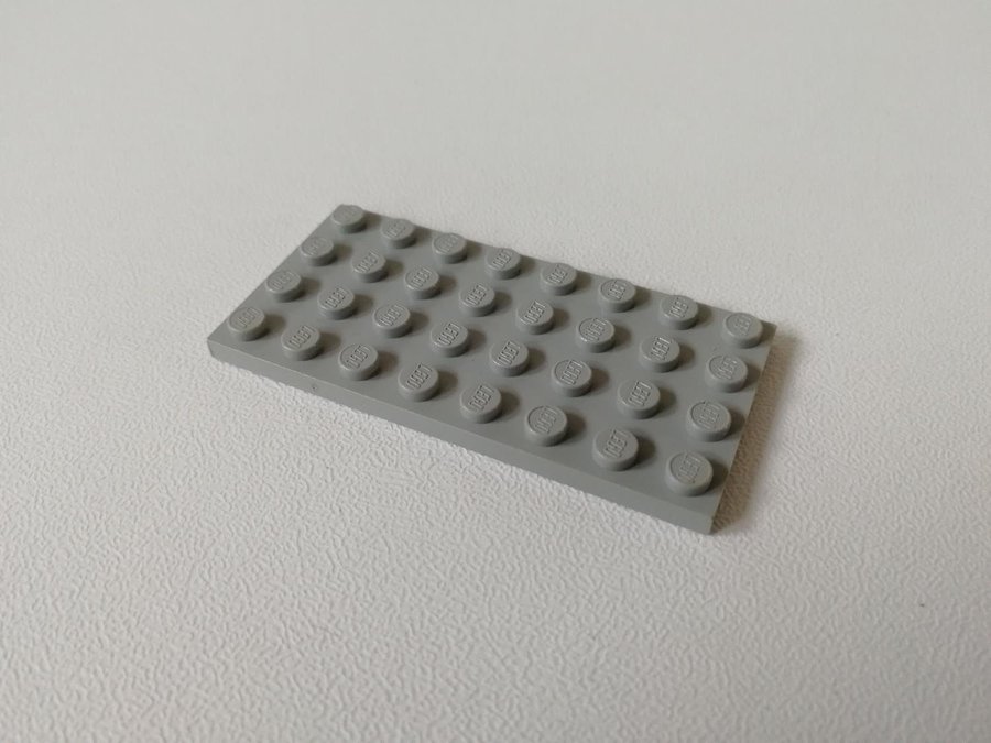 Lego - platta - plate - bas - 4x8 - part 3035 - ljusgrå (old light gray)