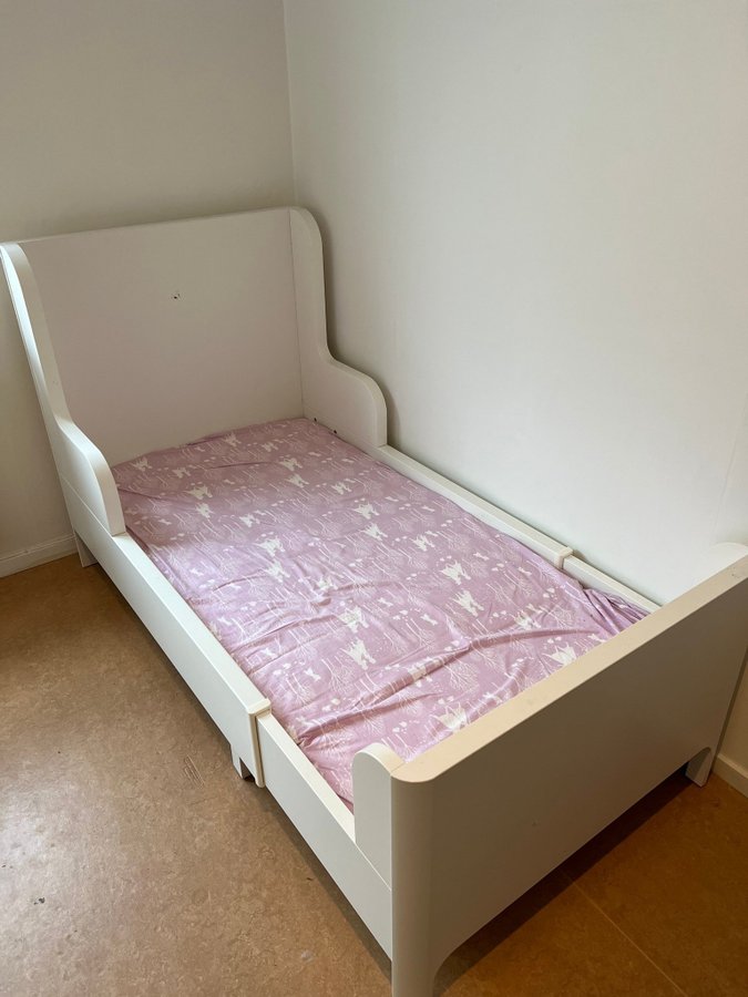 White Junior Bed