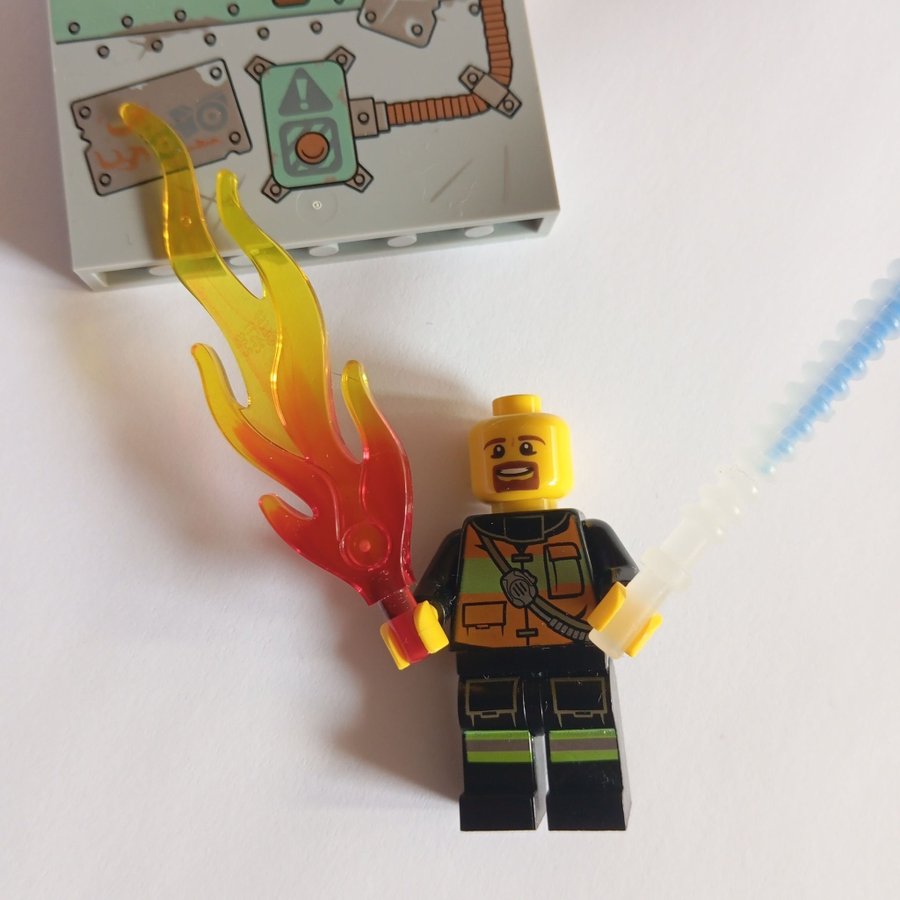 Lego Minifigur Brandman med Slang och Eld