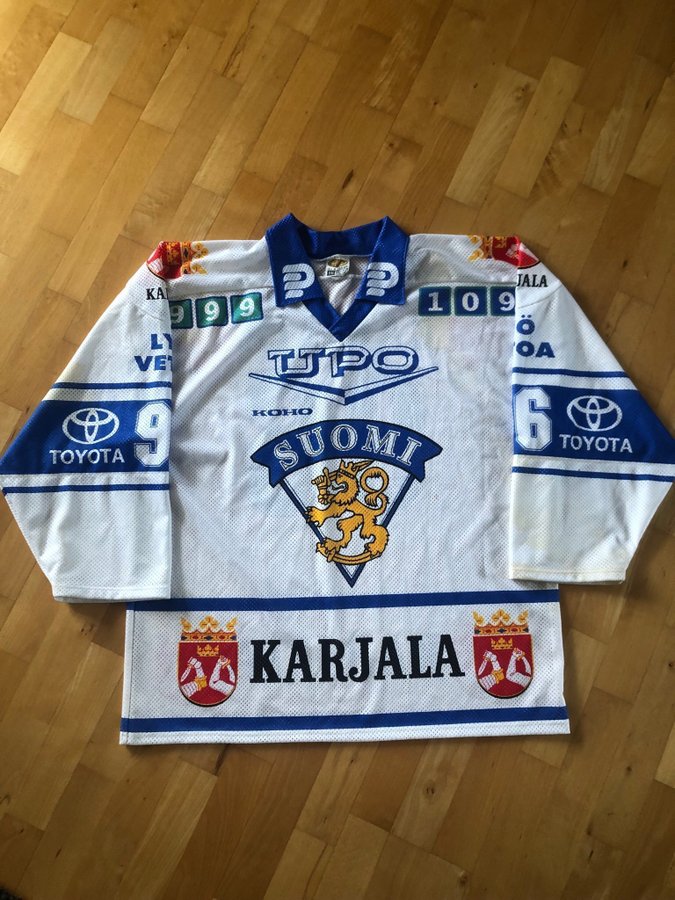 Finland #96 Karjala cup matchtröja från 1990-talet