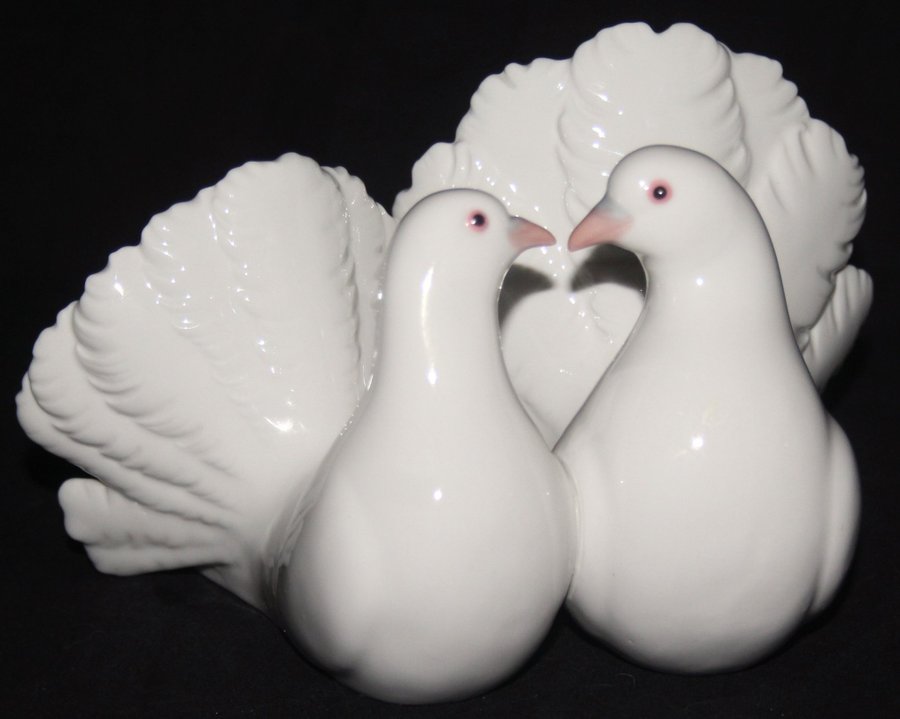 FIGURIN porslin Turturduvor Lladro