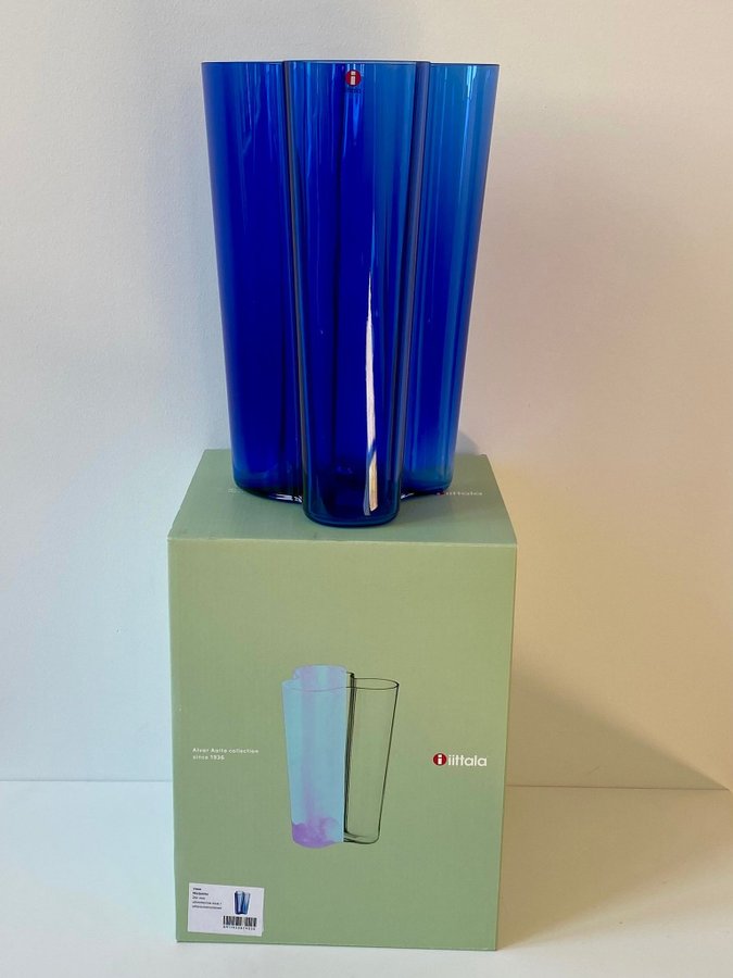 Ultramarine Blå Savoy 25 cm, i Kartong - Alvar Aalto för Iittala