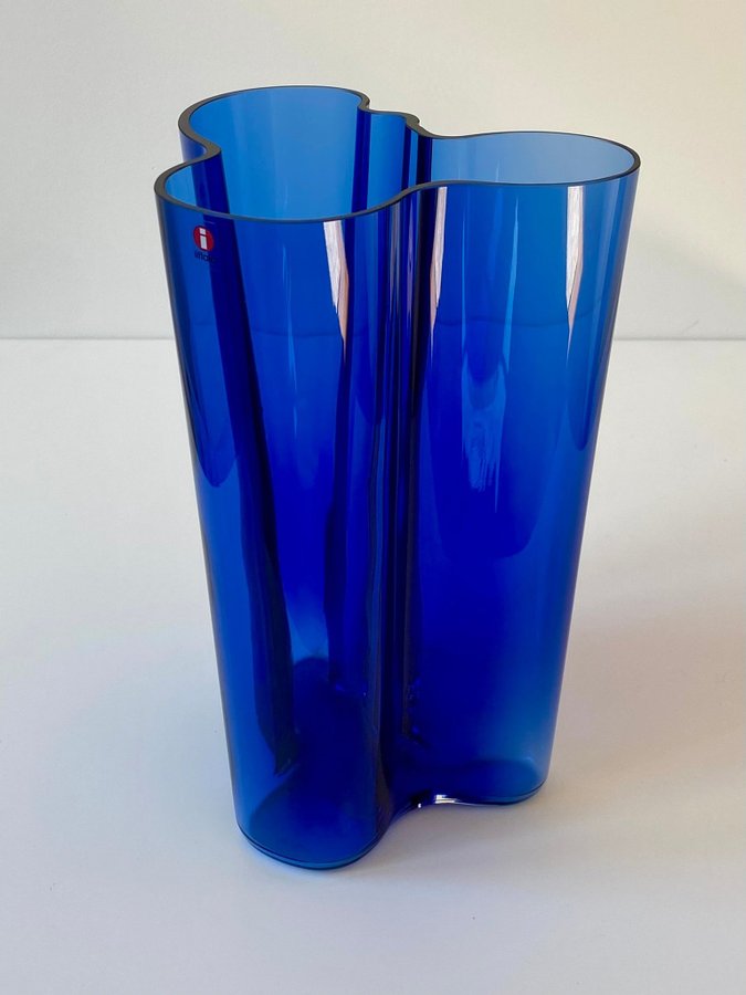 Ultramarine Blå Savoy 25 cm, i Kartong - Alvar Aalto för Iittala