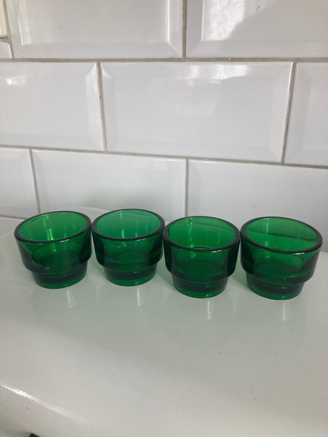 4 stycken äggkoppar grönt glas retro