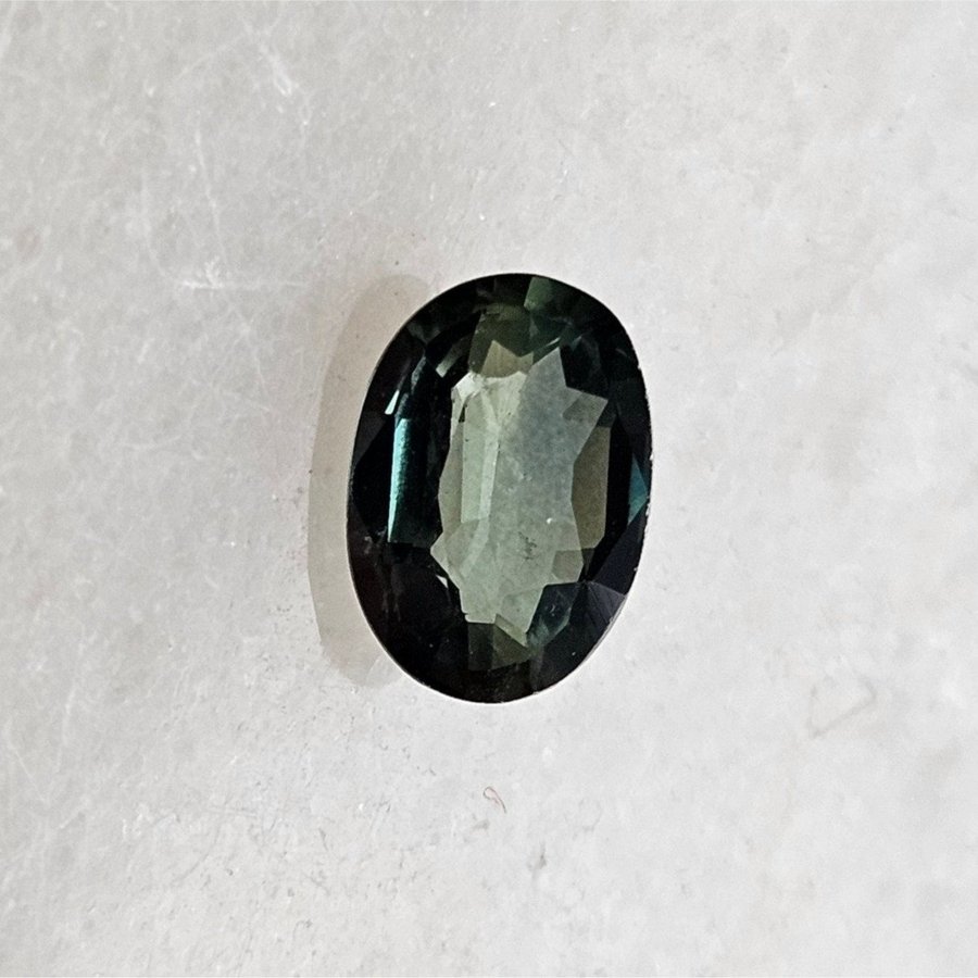 Naturlig Blågrön Safir 0.94Ct