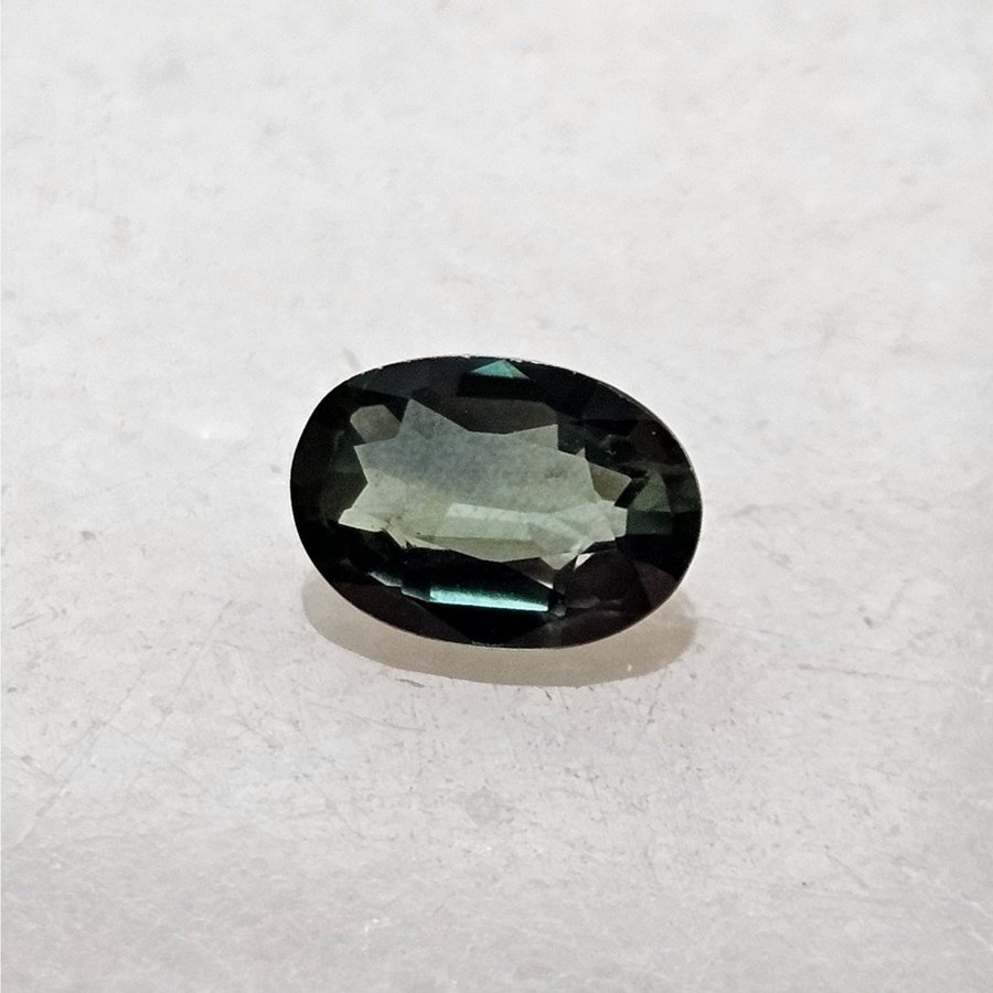 Naturlig Blågrön Safir 0.94Ct