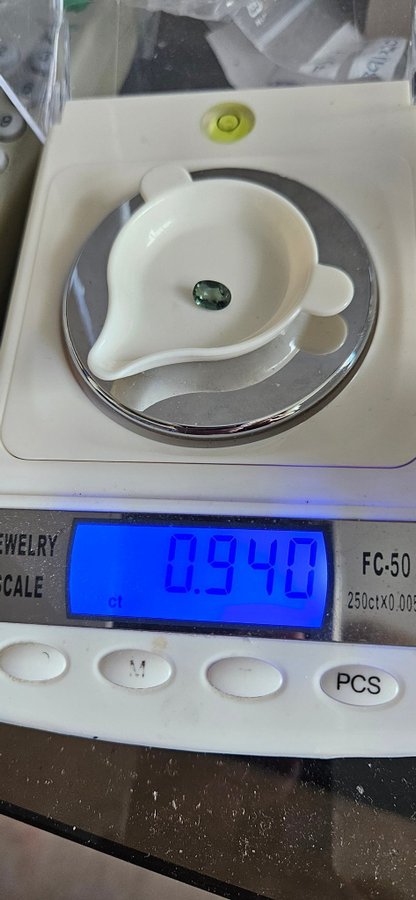 Naturlig Blågrön Safir 0.94Ct