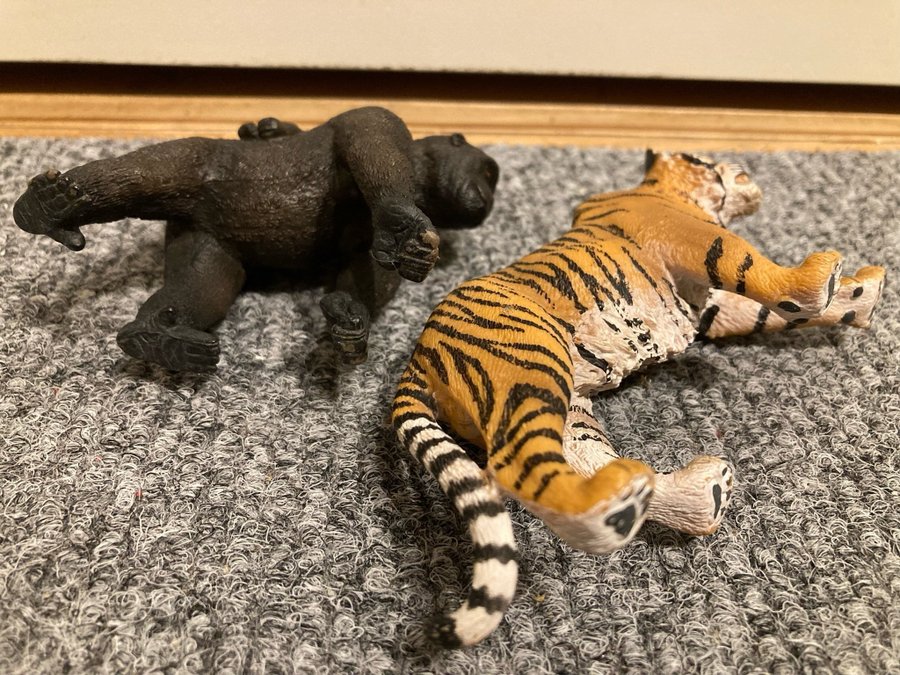 Schleich gorilla med unge och tiger