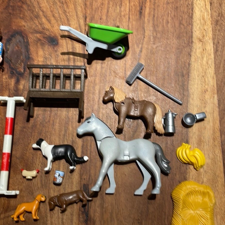 Playmobil hästar, hundar, hinder mm