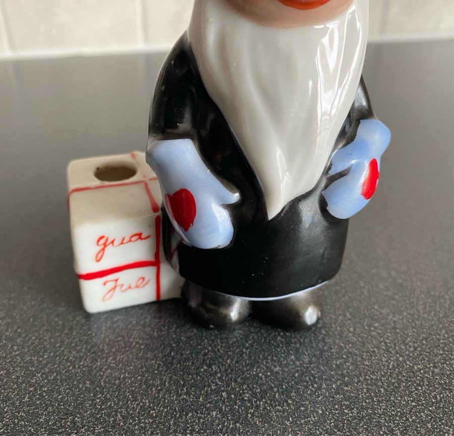 Söt Tomte i porslin med paket, tomtefigur, Japan?, Vintage, Retro