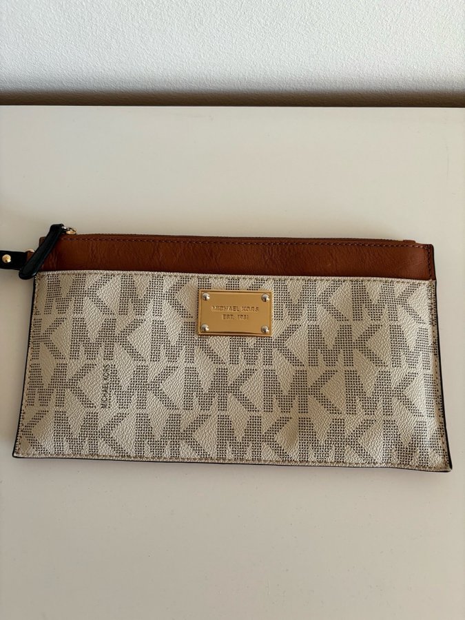 Clutch från Michael Kors