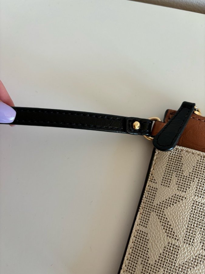 Clutch från Michael Kors