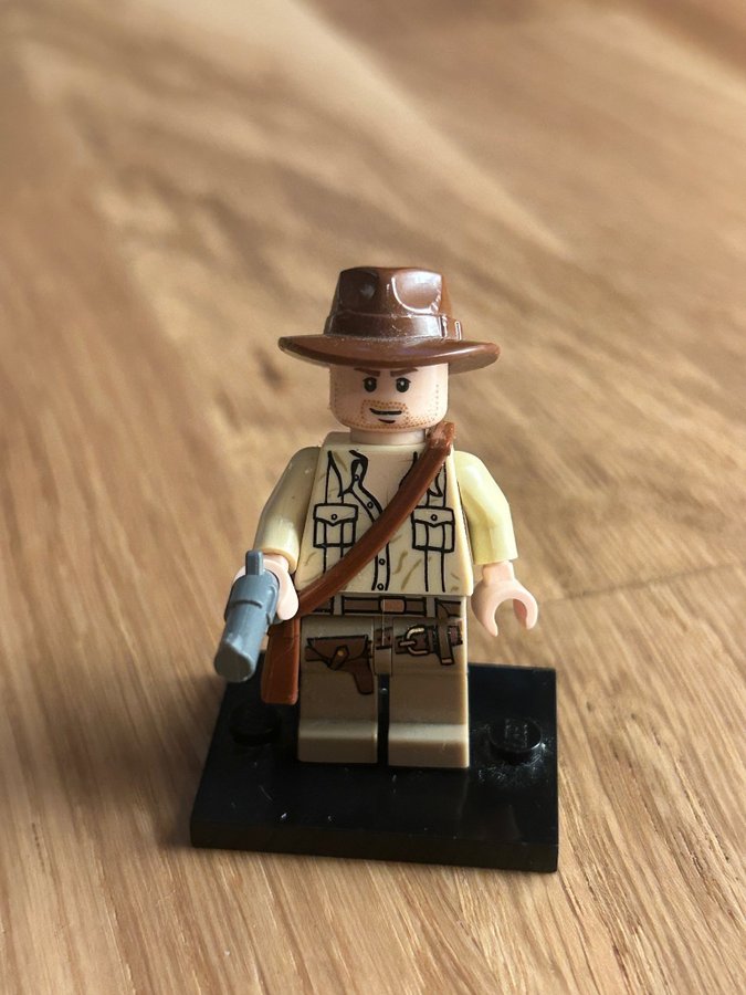 LEGO Minifigur - Indiana Jones with Open Shirt