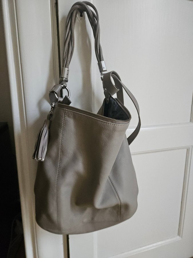 Adax Tote skinnväska läder beige