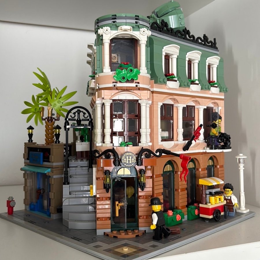 LEGO Icons Hyggeligt hotel 10297