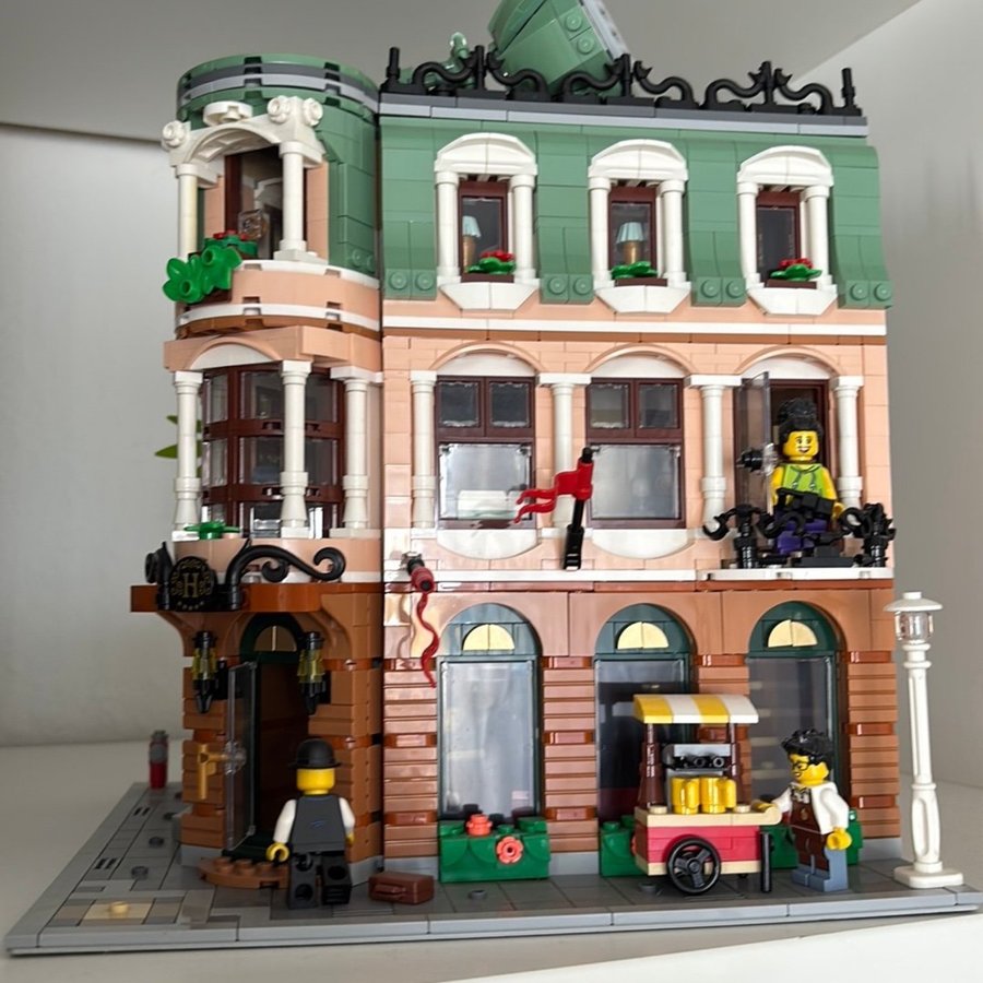 LEGO Icons Hyggeligt hotel 10297