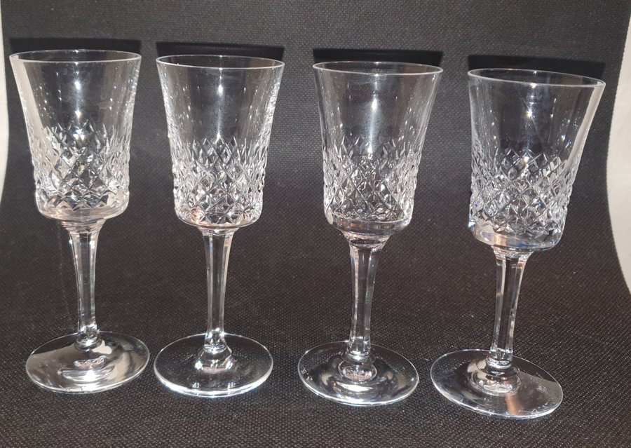 4 stycken signerade snapsglas i kristall - Boda - med diamantslipning - nr 2