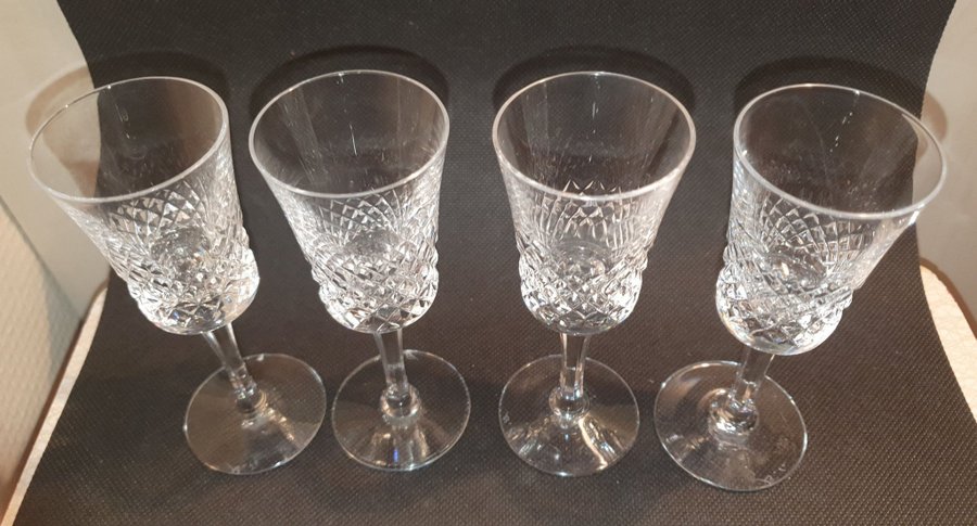 4 stycken signerade snapsglas i kristall - Boda - med diamantslipning - nr 2