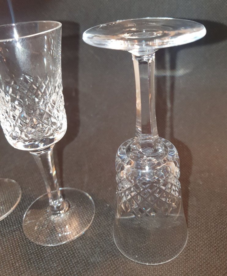 4 stycken signerade snapsglas i kristall - Boda - med diamantslipning - nr 2