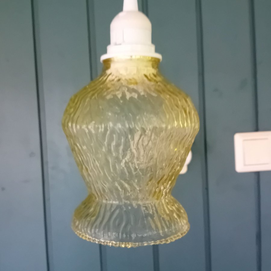 Taklampa Retro pressat glas bärnstenfärgat ny el