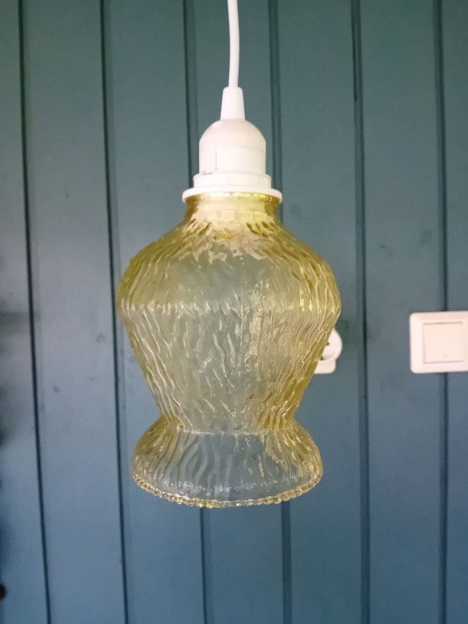 Taklampa Retro pressat glas bärnstenfärgat ny el