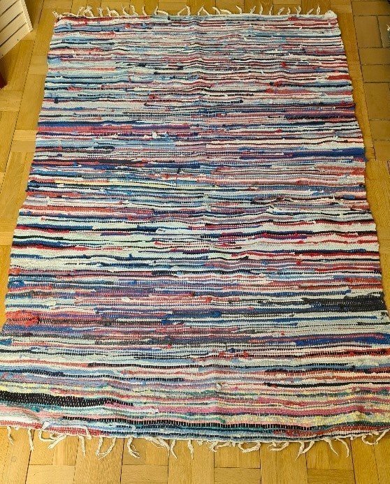 Stor färgglad trasmatta i bra skick / rag rug in good condition