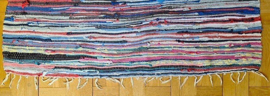 Stor färgglad trasmatta i bra skick / rag rug in good condition