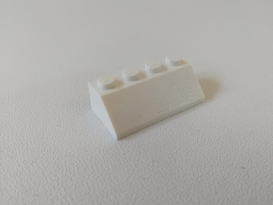 Lego - slope - bas - 2x4 - part 3037 - vit