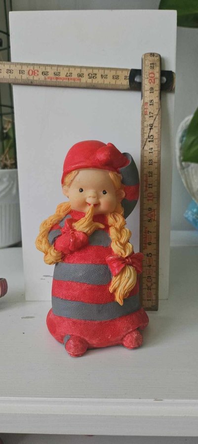 Söt liten flicka figur tomte Nisse från pobra